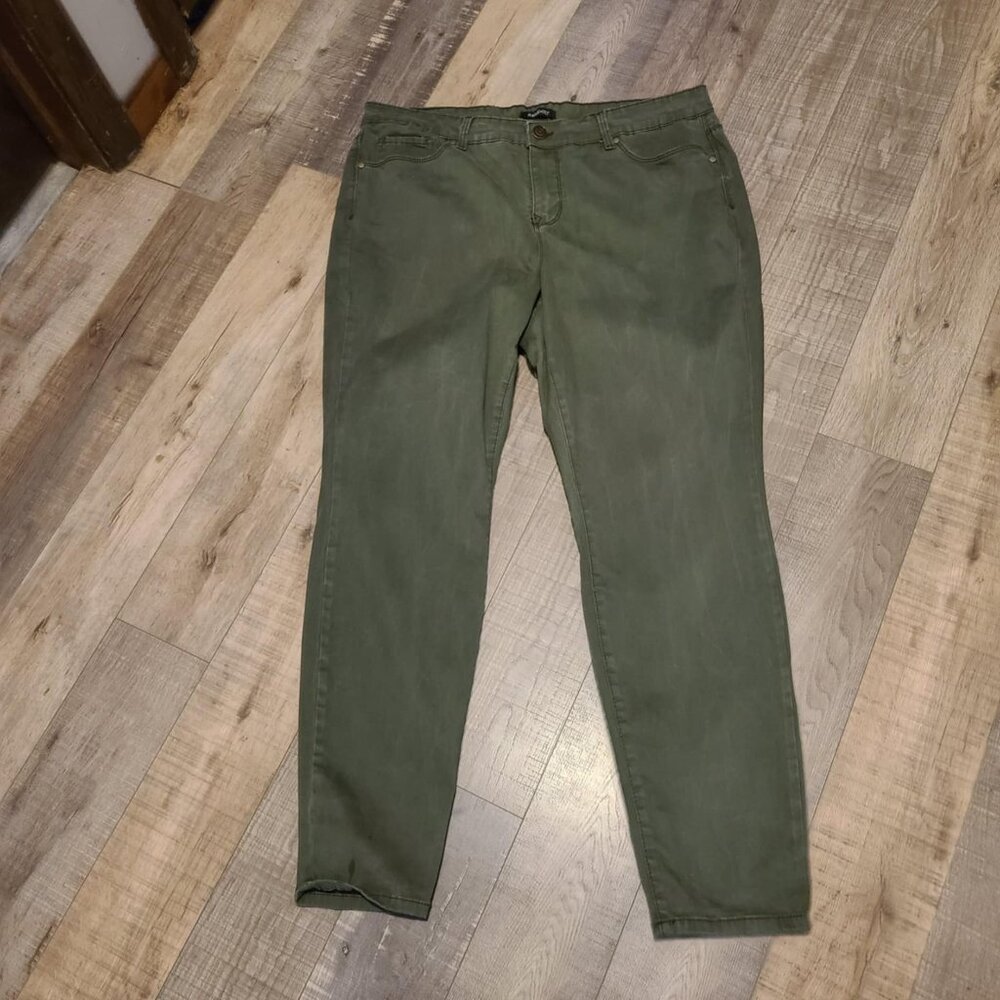 Relativity Olive Cropped Pants - image 1